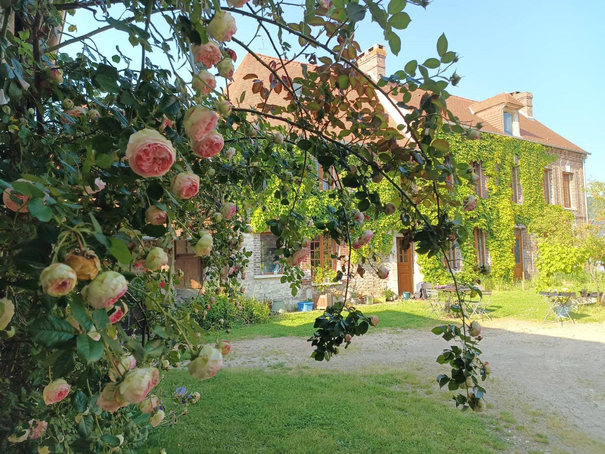 הוילה Poses Les Jardins De Felicie מראה חיצוני תמונה