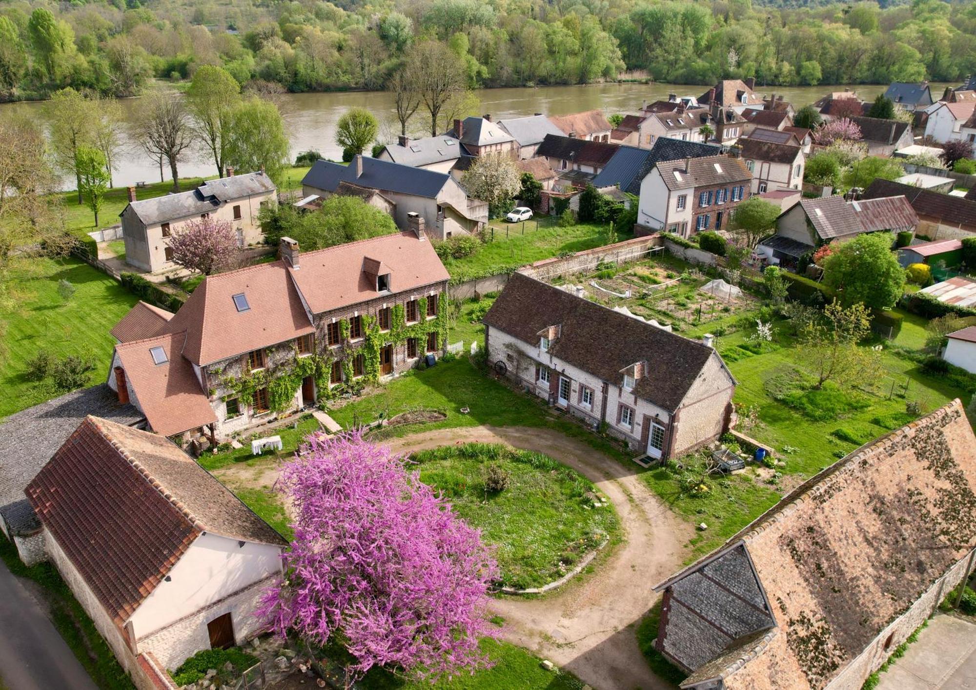 הוילה Poses Les Jardins De Felicie מראה חיצוני תמונה